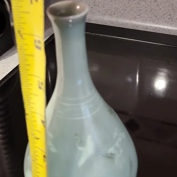 Antique Celadon Korean "Thousand Cranes" 6 1/4" Vase Signed - Picture 10 of 11